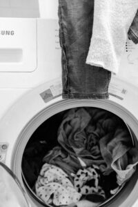 https://unsplash.com/photos/gray-and-white-textile-on-white-front-load-washing-machine-ikepn-Ko-b8?utm_content=creditShareLink&utm_medium=referral&utm_source=unsplash